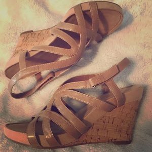 Aerosoles tan wedge shoes